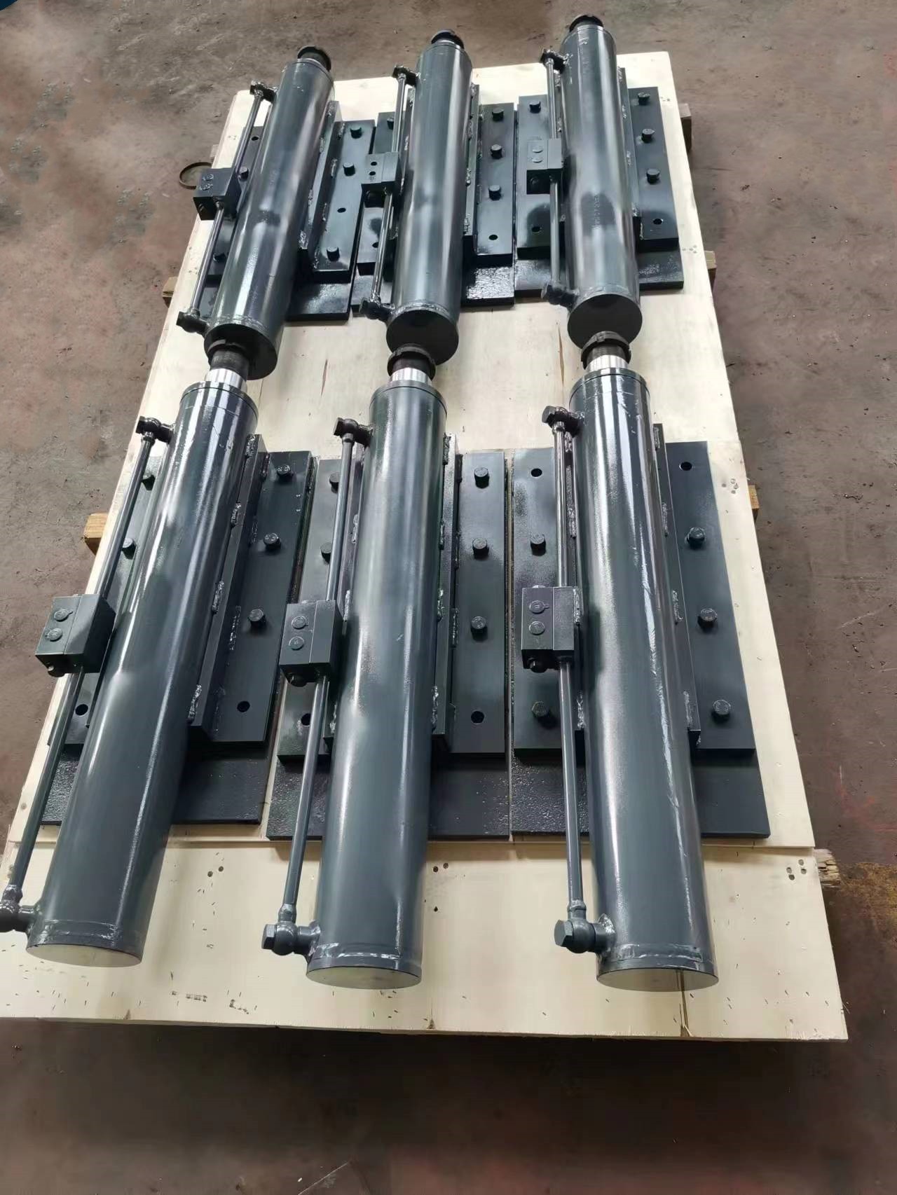 內蒙古新禹水利水電定制油缸(圖1) b672b17f7769613e1a9b5a1a7855f7c_副本.jpg