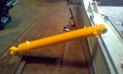 升降平臺(tái)油缸正確的維護(hù)和保養(yǎng)(圖2) \